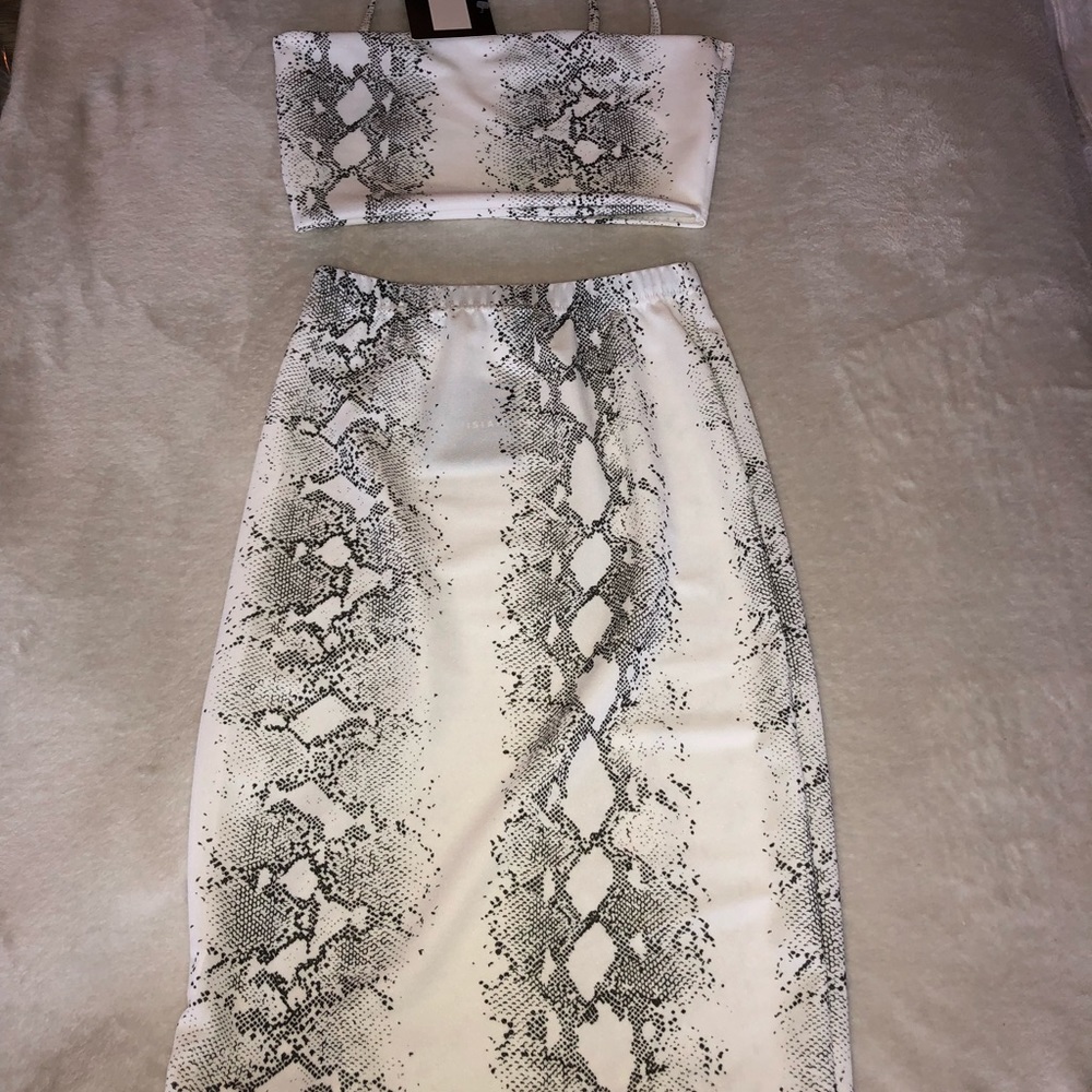 Snake print crop top and skirt set - Picture 4 of 5